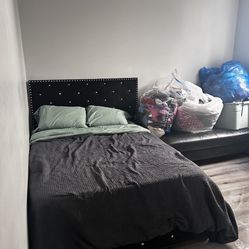 bedframe and mattress 