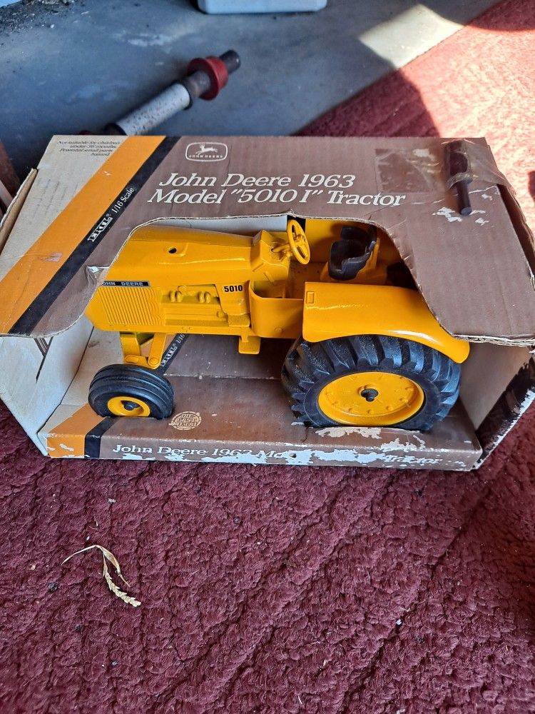 John Deer Tractor Toy