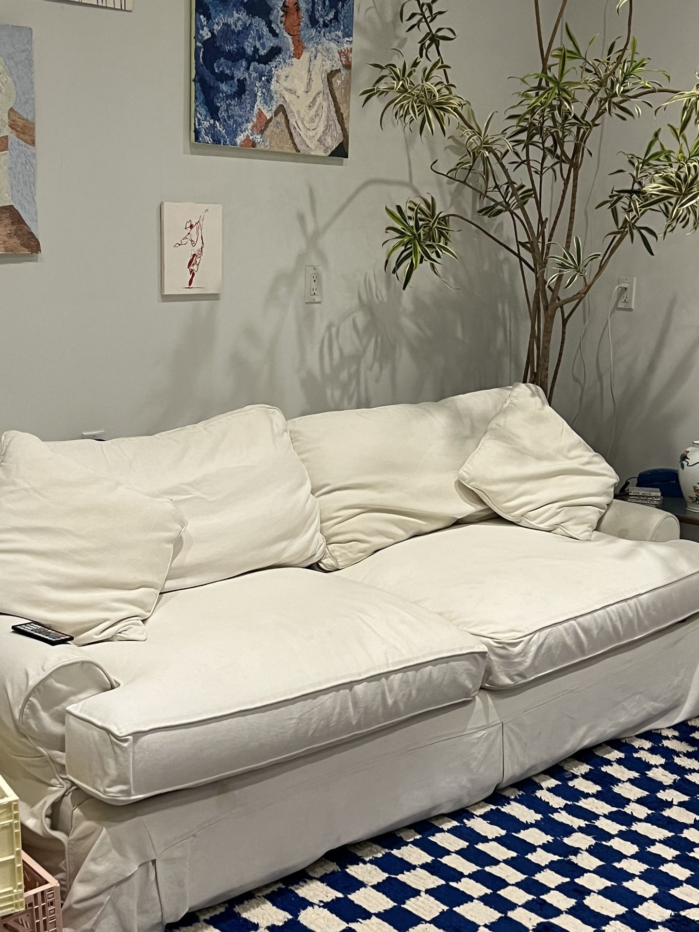 Cream Couch With Pull Out Bed 