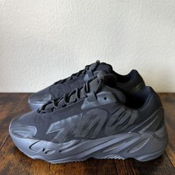 Yeezy 700 Black Size 9 Men’s