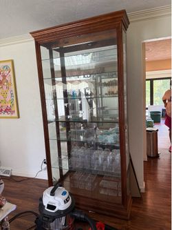 <<pending>>Display case/curio: 7 level adjustable glass shelf wood, lockable 4 side doors (divided) with light