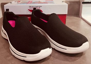 NEW Skechers Go Walk Arch Fit Slip-Ons Comfort Size 11 Women’s Black White NWB
