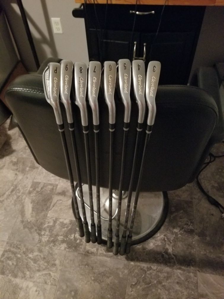 Golf club iron set- Cleveland CG4