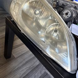 2004 Toyota Matrix Headlights