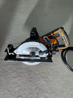 RIDGID 7-1/4" Worm Drive Circular Saw (Model R32104) - Excellent Condition