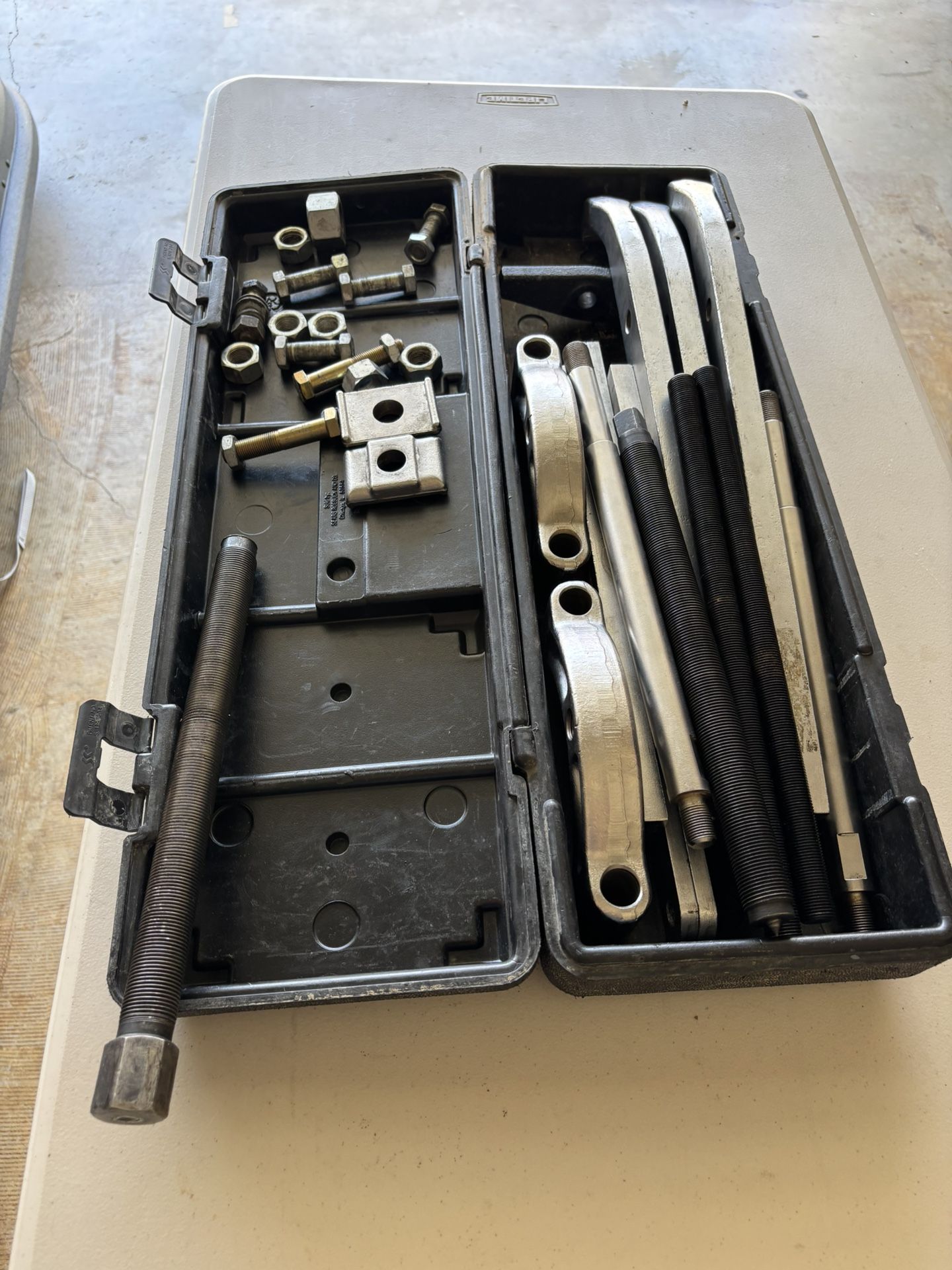 17 1/2 Ton OTC Industrial Puller Set - Great Condition In Original Box