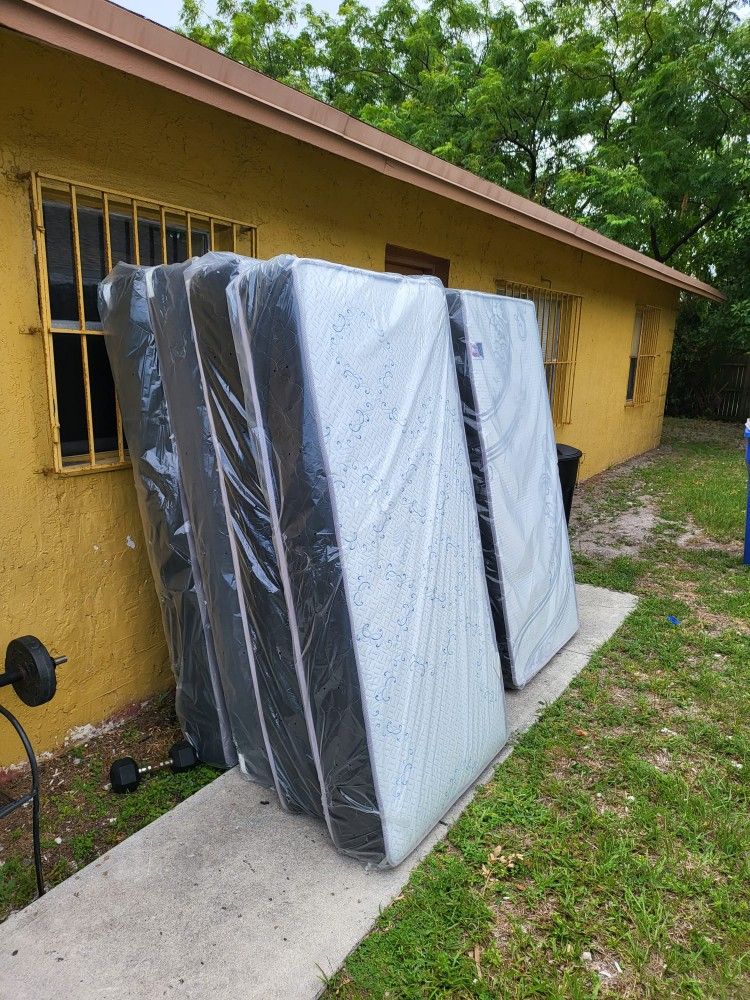 NEW TWIN MATTRESS AND BOX SPRING -- Also Available In All Sizes.
