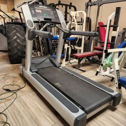 Life Fitness Commercial Grade Treadmill Gym Equipment Exercise Fitness Cardio 