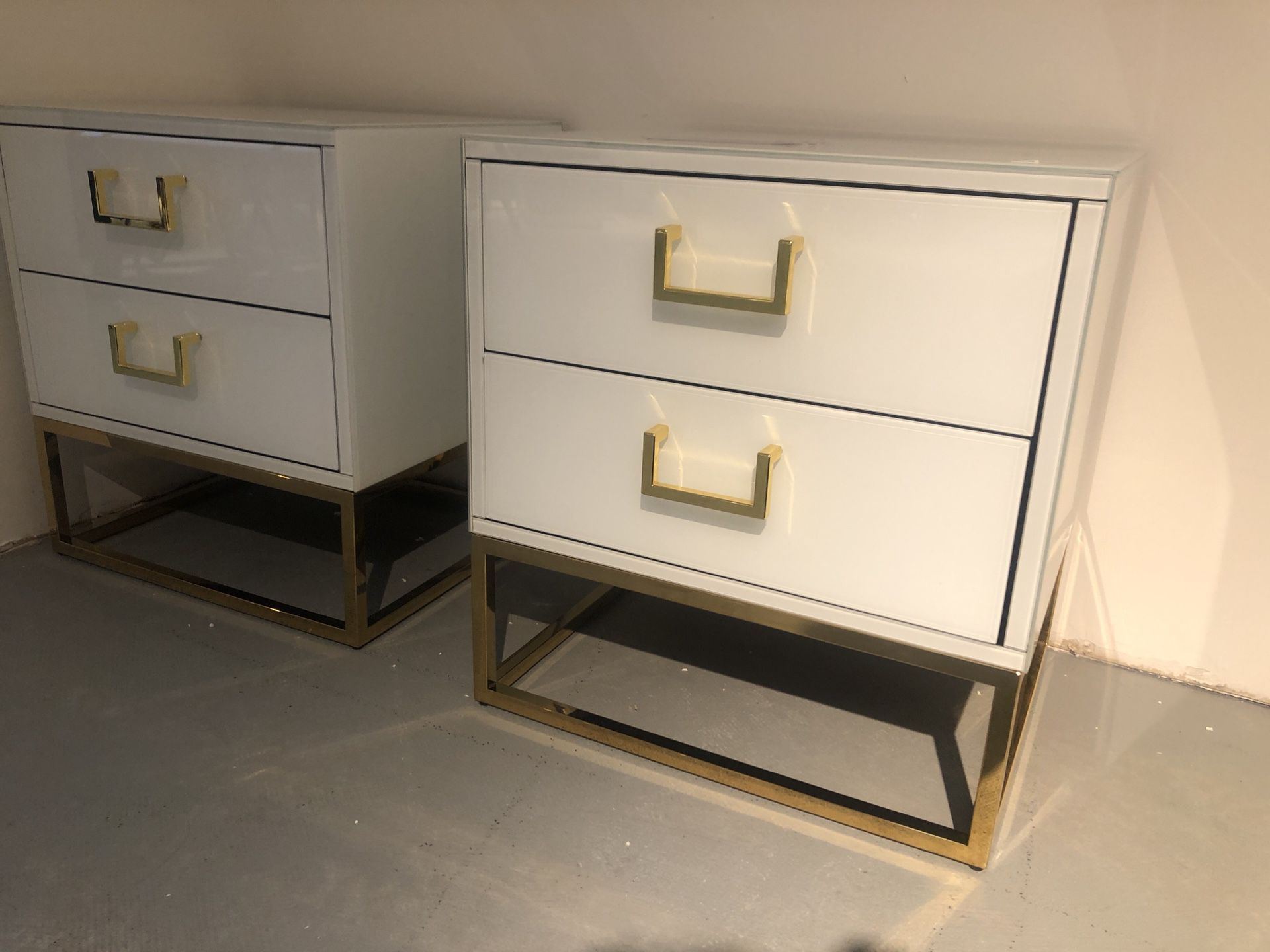 Set of 2 white lacquer and gold nightstands/ side tables