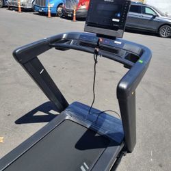 2025 Model Nordictrack Commercial LE Treadmill- 12% incline 12mph Max speed  - 22" wide belt