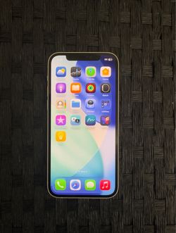 ** iPhone 12  (UNLOCKED) *** !!