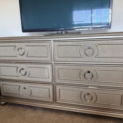 Dresser Set 