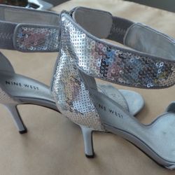 Nine West High Heel Sandal size 7 Fabric & Sequin (Silver color)