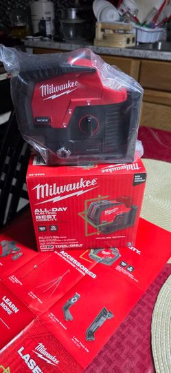 MILWAUKEE M12V GREEN LASER CROSS LINE &PLUMB POINTS TOOL ONLY BRAND NEW