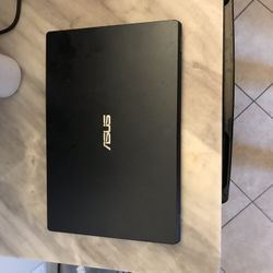 $60 OBO Asus L410MA NEEDS NEW SCREEN ABOUT 45$$
