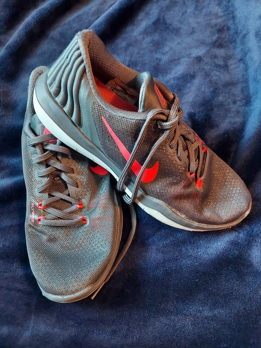 Shoes Women Size 8 Nike Price Both