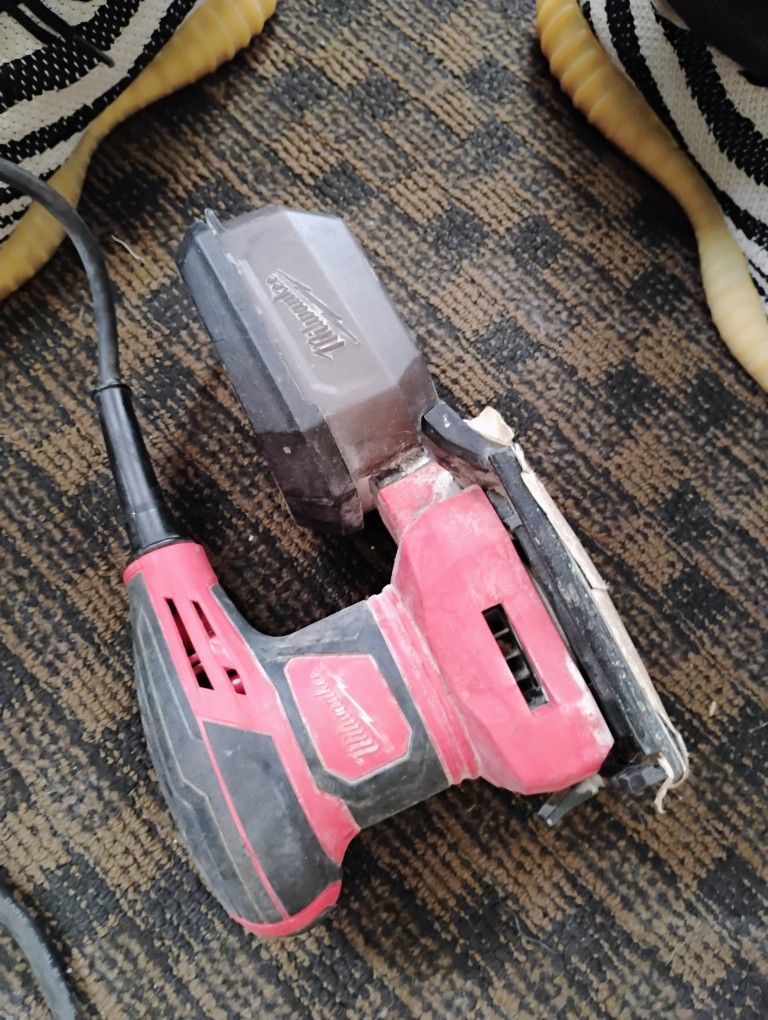 Milwaukee ¼ Sheet Sander