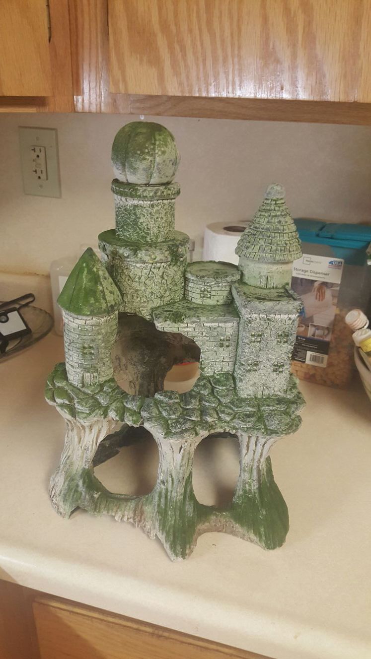 Fish tank castle