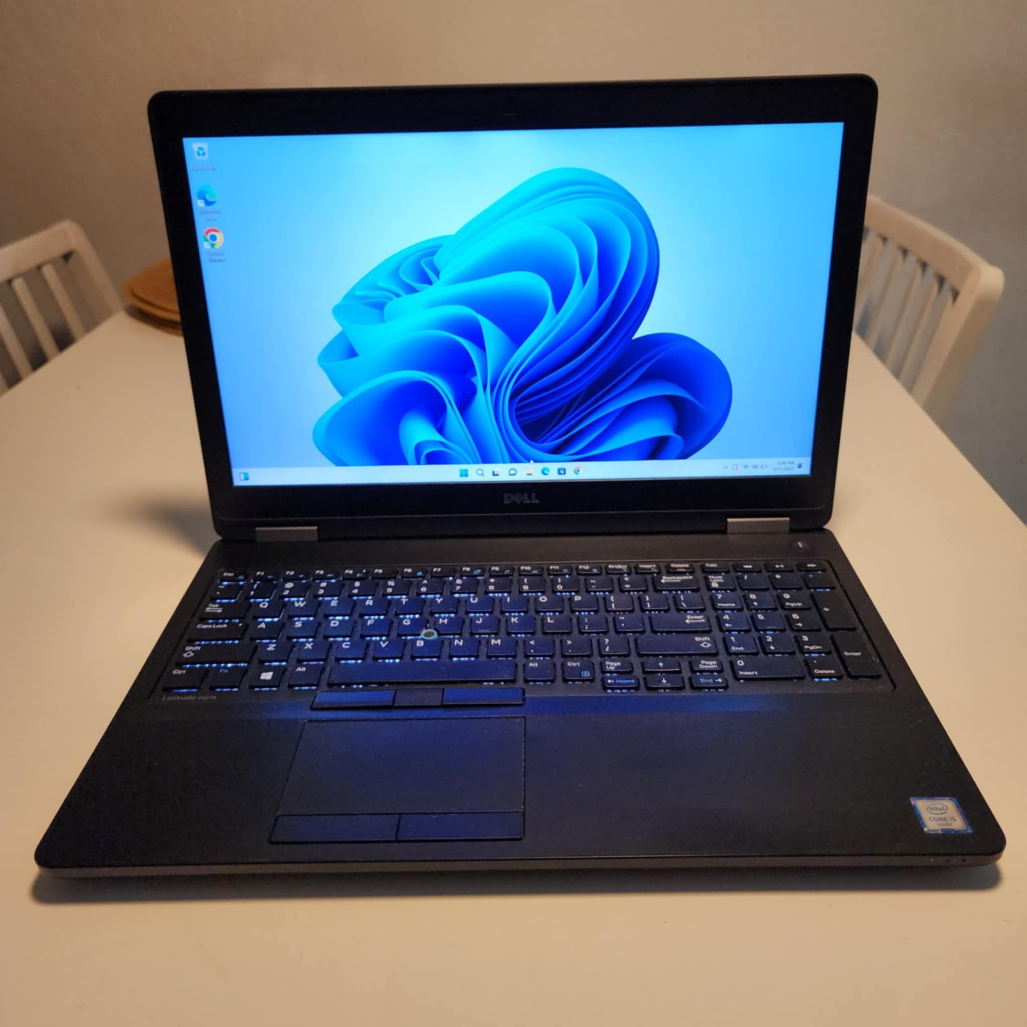 Dell Latitude E5570 Laptop 💻 computer 15.6-inch Intel Core i5-6300U - 8GB Ram 240GB SSD Windows 11 pro. Microsoft office installed. Nothing wrong