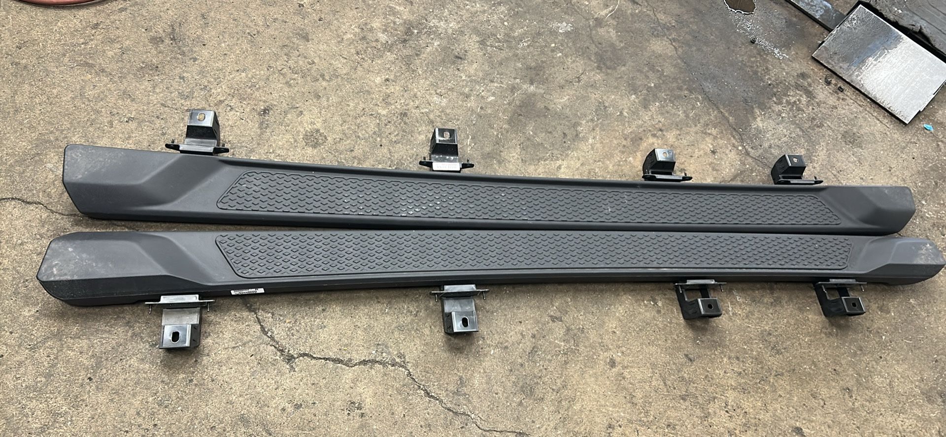 2025 Jeep Gladiator Steps