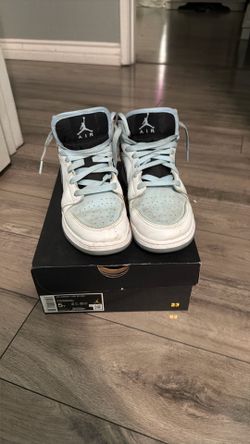 air jordan 1 mids Grade school