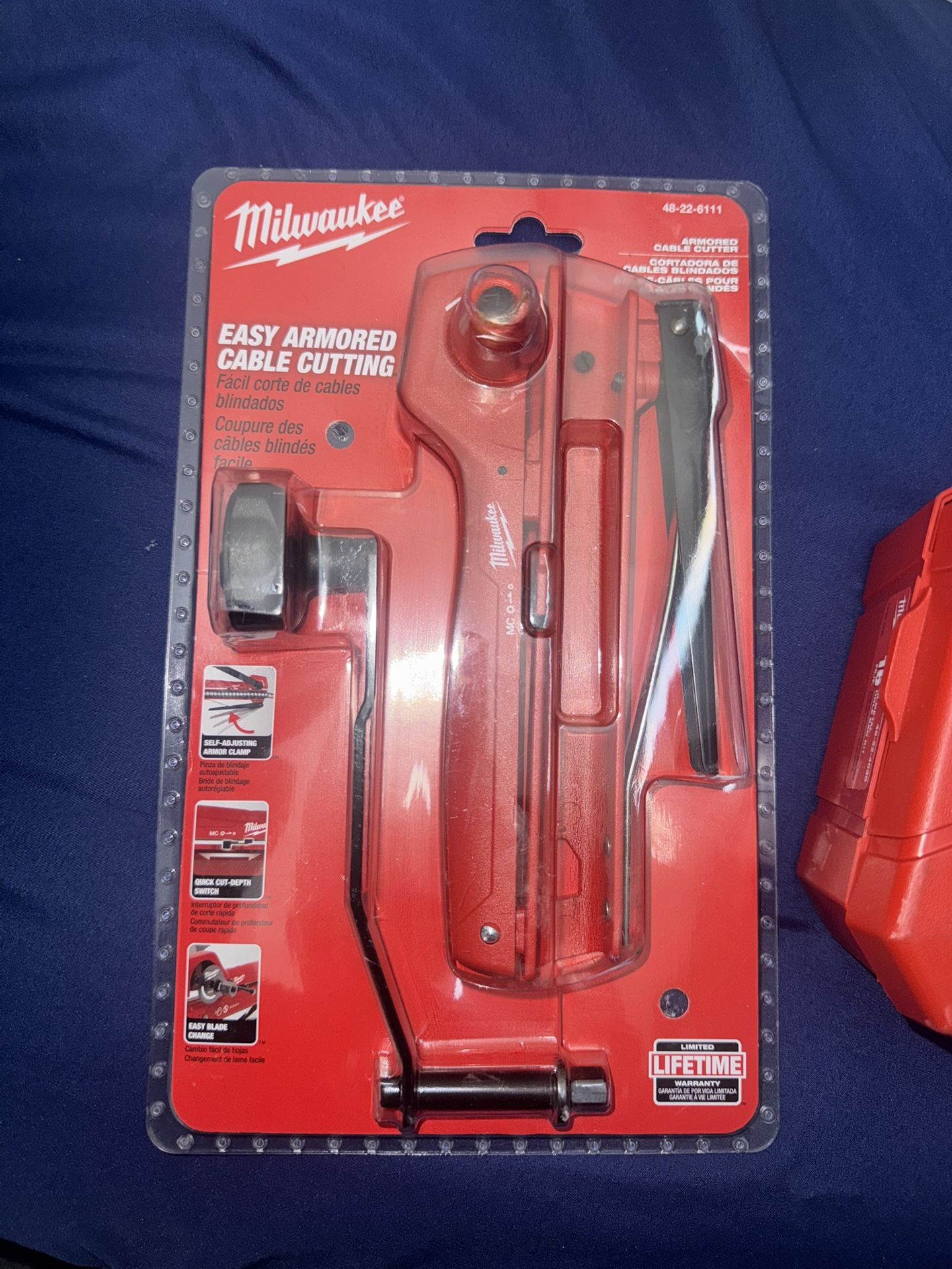 Easy armored cable cutter