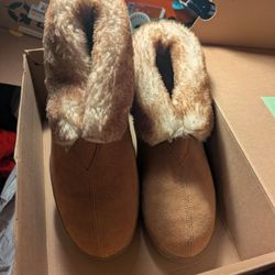 Mens Size 12 Slippers 