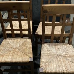 Set Of 4 Dining Chairs W/Wicker Seat W/Nornal Wear & Tear On Wood(See & Click On Pictures). Still In Good Condition And Useable 