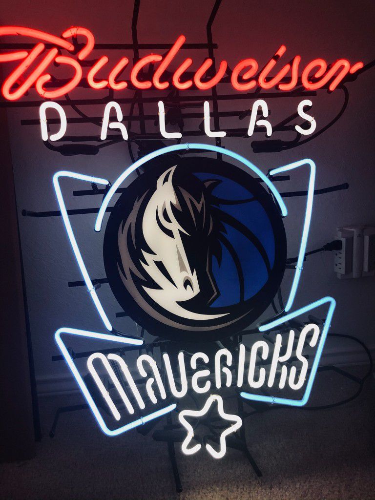 Neon Dallas Maverick Pub Sign