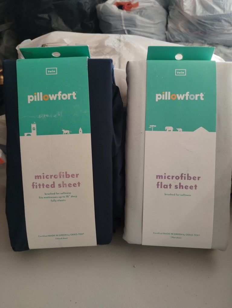 Twin Pillowfort Sheet Set $15