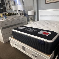 Stunning White Bedroom Set! $1199 🏠🤍⭐️