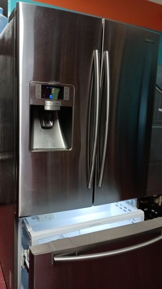 Refrigerator Samsung $399