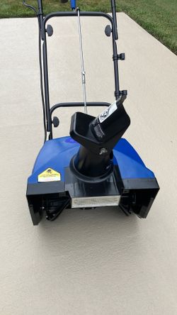 SNOW THROWER by SNOW JOE 18” wide 15-AMP with LIGHT (brand new)