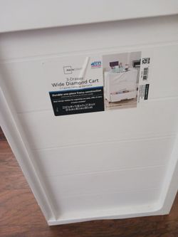 mueble. blanco de 3 cajones