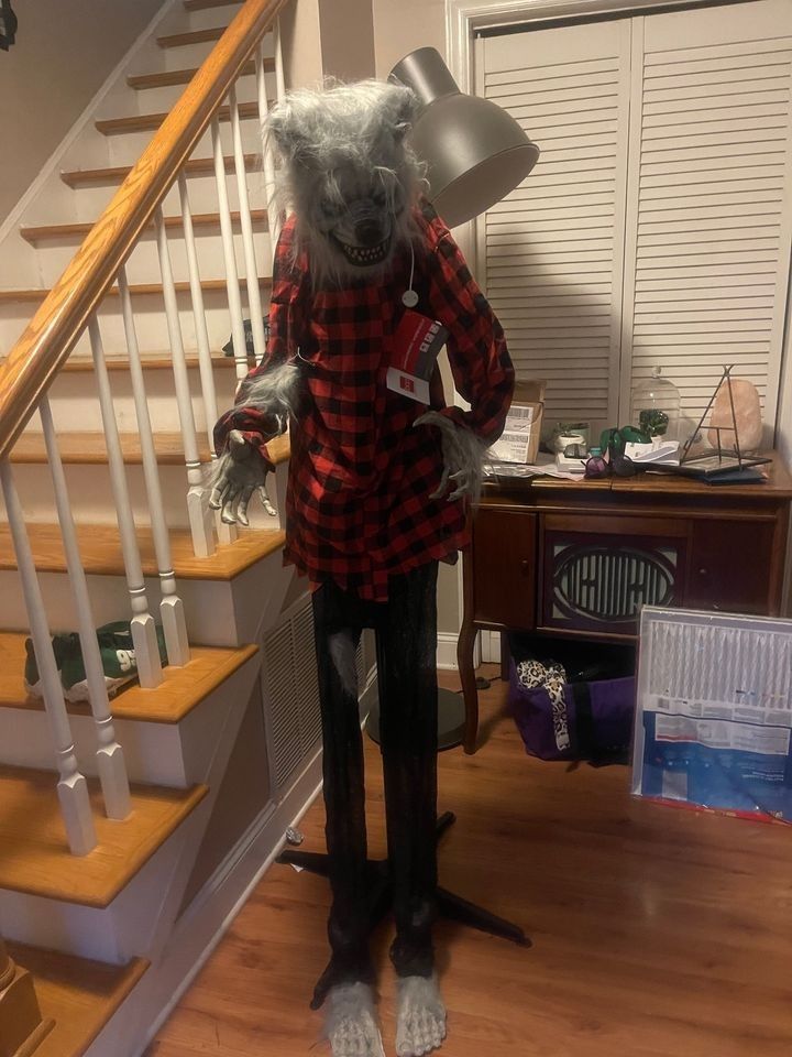 5ft Animatronic Werewolf , Howling Hudson Standing Poseable Halloween Decoration