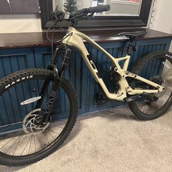 GT Force Carbon Elite Enduro Mountain Bike 29 Inch