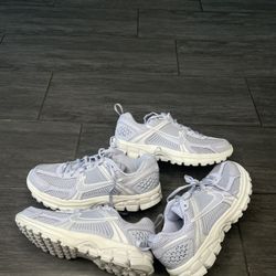 Nike Vomero 5 Size 5.5y 