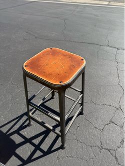 4 Commercial Starbucks Bar Stools – Restaurant Quality – 29” Height