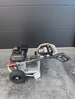 SIMPSON Pro Series with AAA Triplex Pump 3500-PSI 2.5-GPM Cold Water Gas Pressure washer with 5 Spray Tips Never used filled with oil and gas just to 