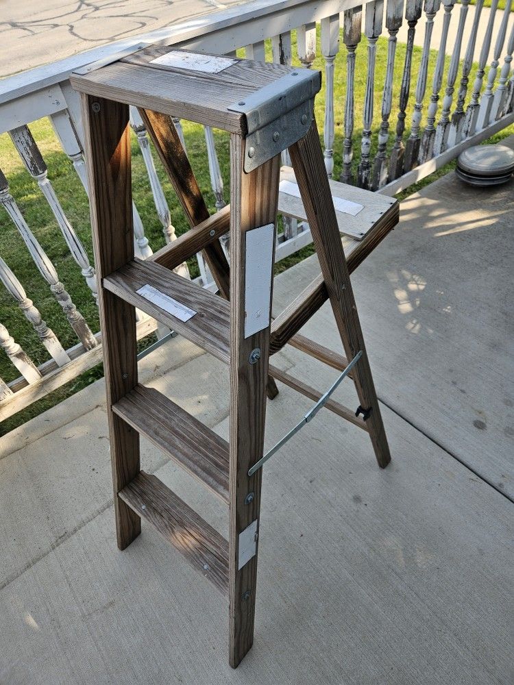 Wooden Ladder 4FT