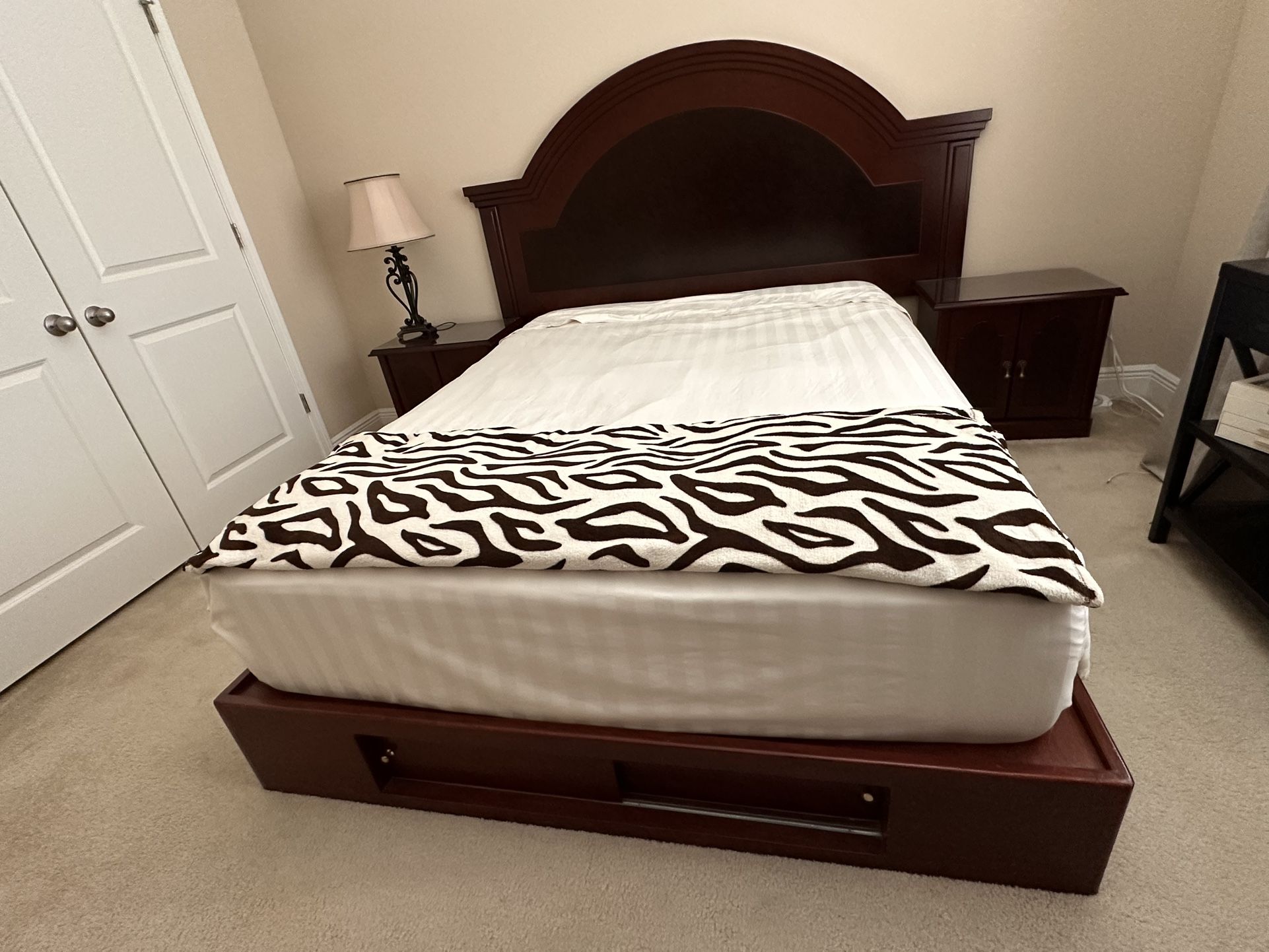 Bedroom Set - Queen Size