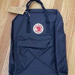 NWT- Fjällräven Unisex 17" Kanken Backpack. 