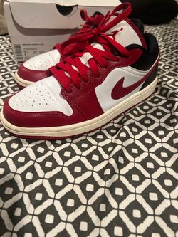 Women’s Air Jordan 1 Low size 7.5