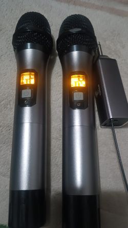 Vendo 2 Micrófonos Por $30