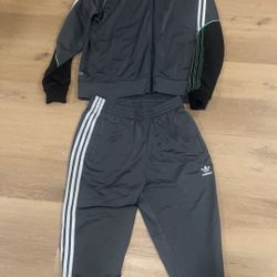 Adidas’s tracksuit never worn 