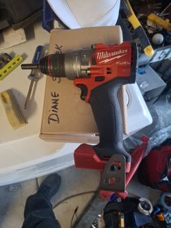 MILWAUKEE DRILL WITH BATTERY
