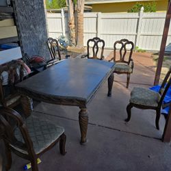Dining Room Table & Chairs