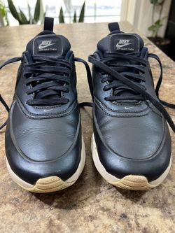 Women’s Size 8 Nike Air Max navy blue tennis shoes, sneakers running shoes