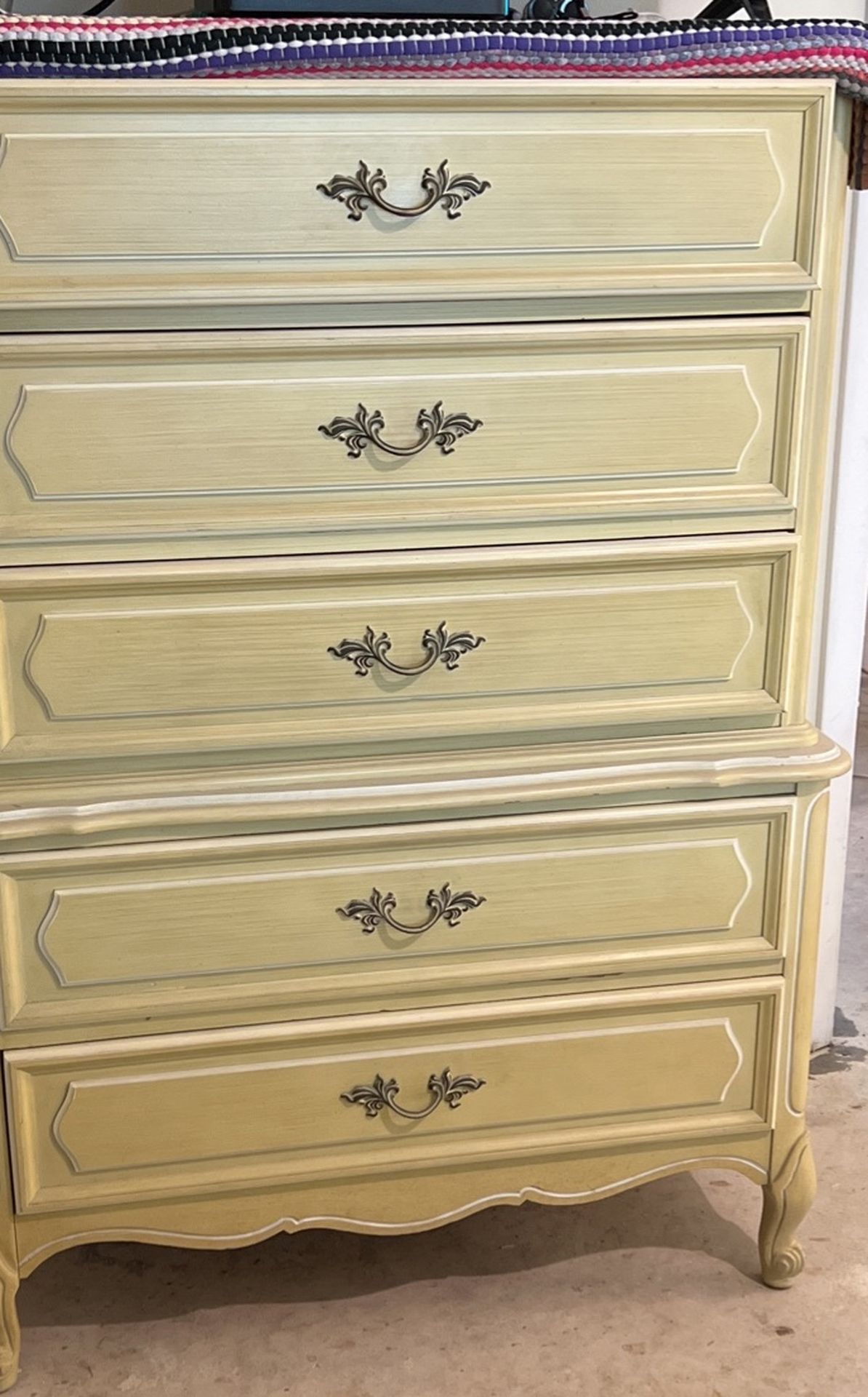 Dresser chest with drawers