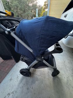 Chicco stroller with extra car base